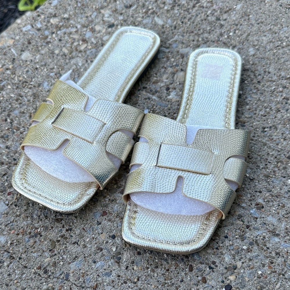 NEW Gold Sandals size 39 women’s